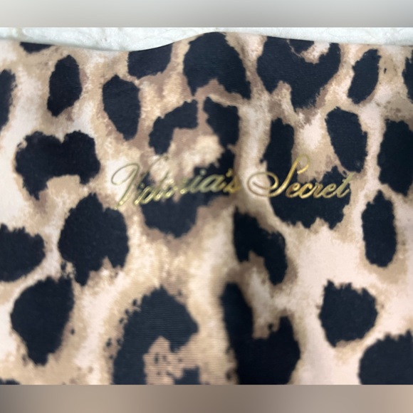 Victoria’s Secret Performance Yoga Pants & Sports Bra 2pc Outfit Set NWT - Picture 3 of 6